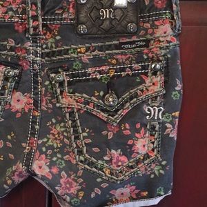 Miss Me Cargo Size 27” Women’s Denim Shorts